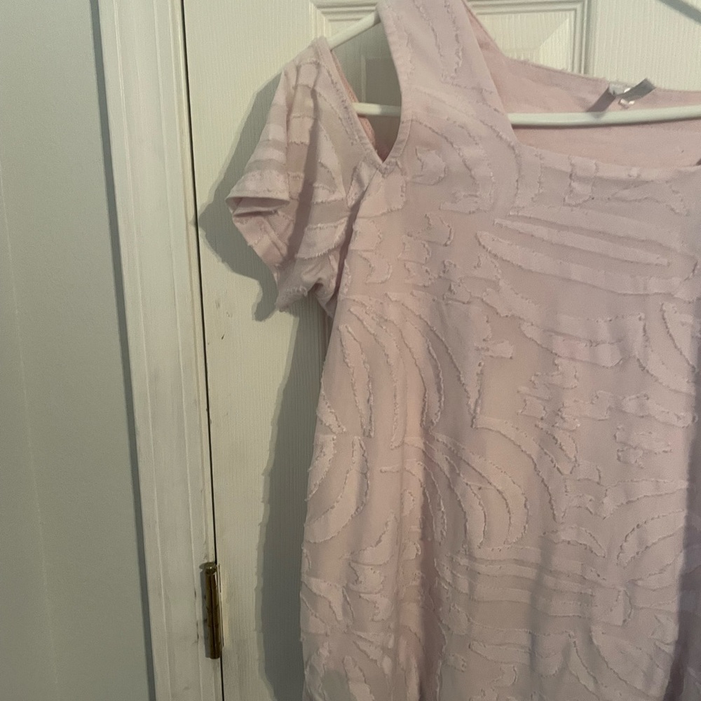 Beautiful light pink top. Size large. - Picture 2 of 6